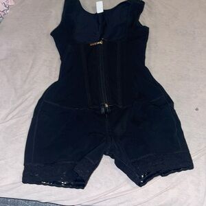 Xl faja with zipper and hooks readjustable